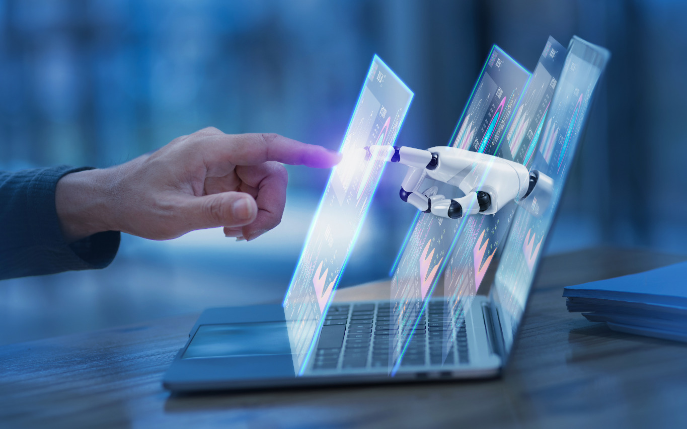 KI-Hand von Roboter aus Laptop, Finger User an Finger Roboter