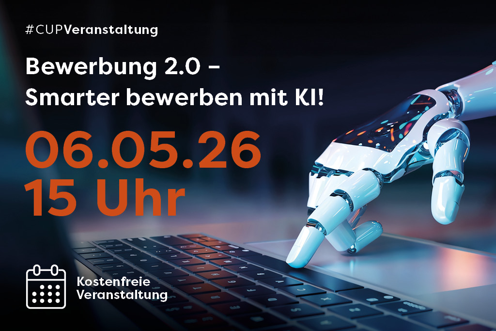 Roboterhand tippt auf Tastatur