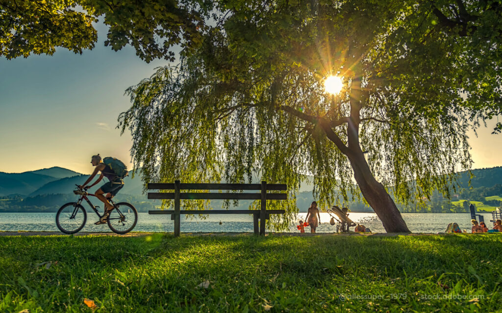 Sommertag an See Radfahrer